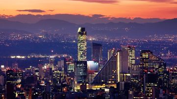 Skyline de la ciudad de México por la noche