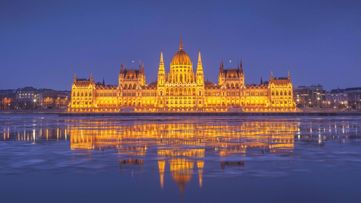 Magyarország Parlamentje, Budapest a téli éjszakában
