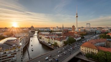 Aufnahmen von einem  Sonnenaufgang in Berlin.