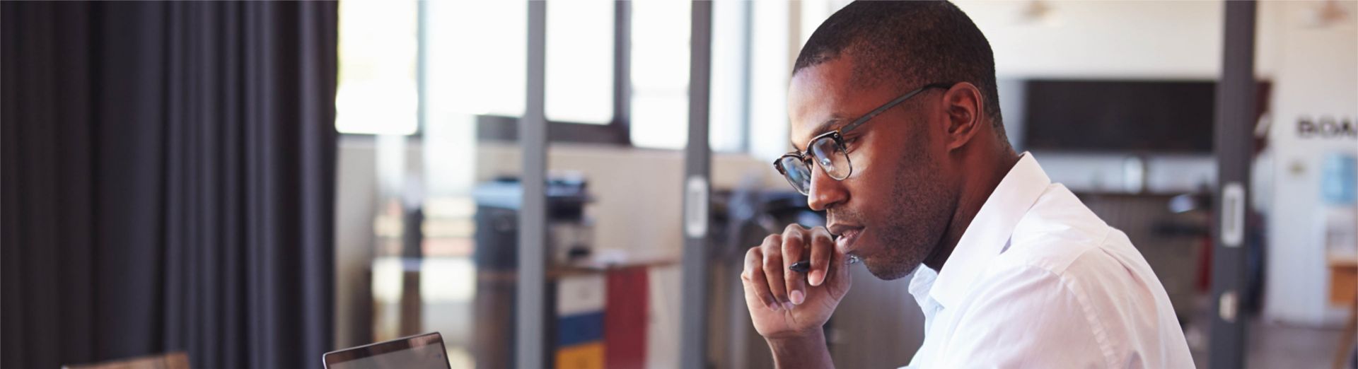 Man doing compliance training on laptop