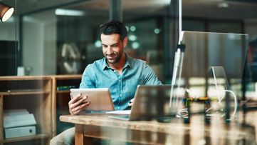 Supplier getting the sales order for a customer on his tablet