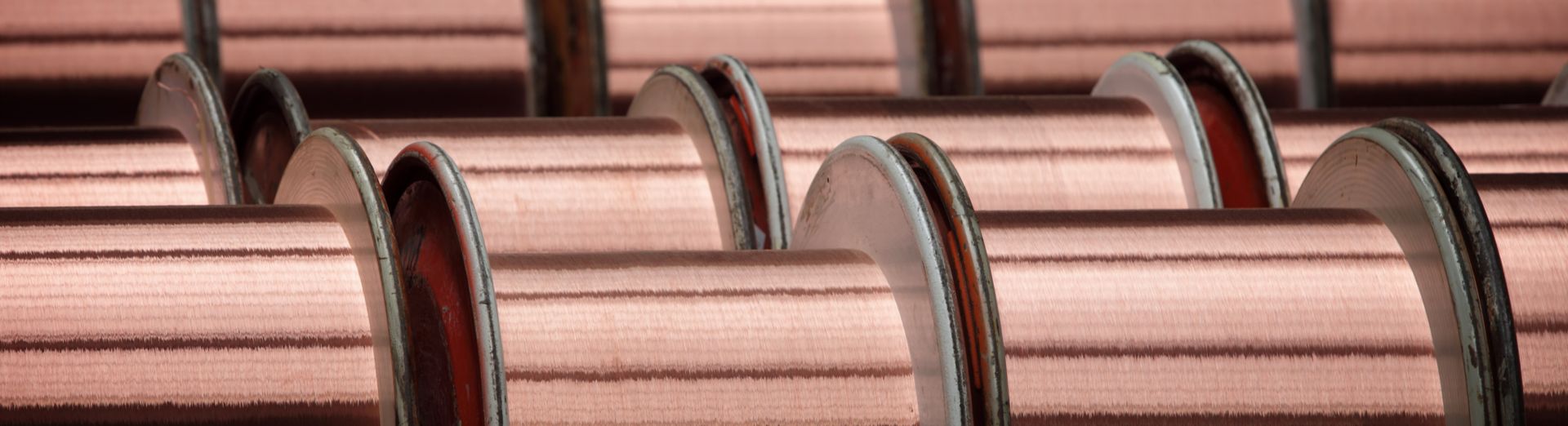 金属・製紙・繊維・建材等（素材製品）工場の巨大なワイヤースプール