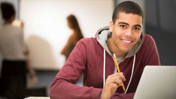 參加 SAP 課程的男士