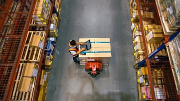 A warehouse worker using procurement capabilities in SAP S/4HANA Cloud Private Edition