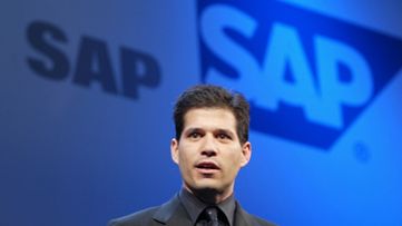 photo of Shai Agassi who joins SAP executive board in 2002
