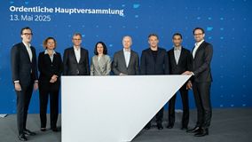 The SAP Executive Board together with Chairman Pekka Ala-Pietilä and Lead Independent Director Friedrike Rotsch.
from left to right: Sebastian Steinhaeuser, Friederike Rotsch, Dominik Asam, Gina Vargiu-Breuer, Pekka Ala-Pietilä, Christian Klein, Muhammad Alam, Thomas Saueressig.